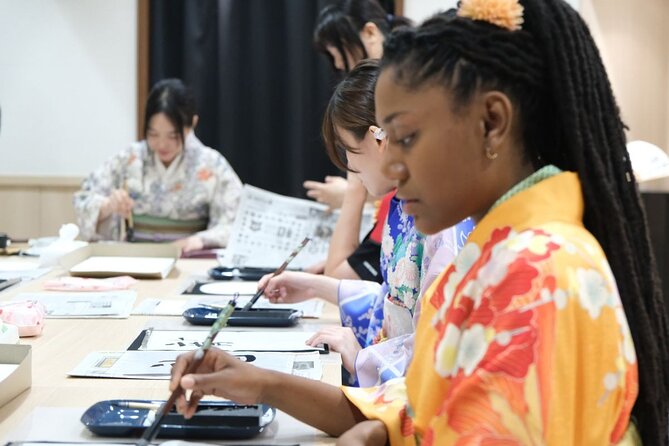Premium Kimono Dressing, Tea Ceremony, Calligraphy, Samurai show - The women-only kimono dressing, up close and practical