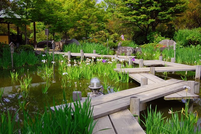 Private Car Full Day Tour of Osaka Temples, Gardens and Kofun Tombs - Lunch at kaiten sushi: easy, local, and built into the flow