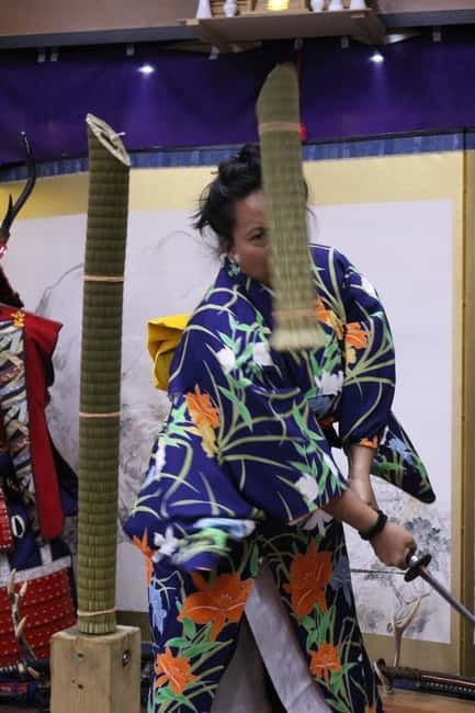 Samurai Armor & Sword experience with phot near Osaka Castle - Step one: changing into dogi and hakama, then bowing to train