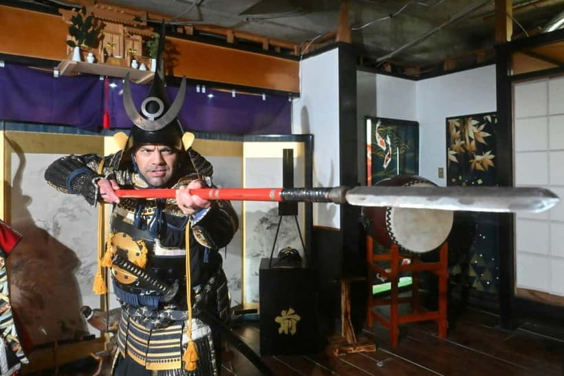 Samurai Armor & Sword experience with phot near Osaka Castle - Finding Samurai Honor and getting there on time