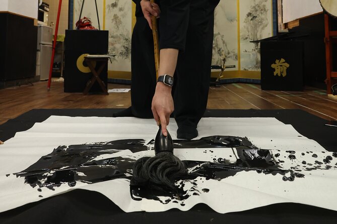 Samurai Calligraphy:Final brushstrokes of a lifetime before a War - Osaka Samurai Calligraphy: one character, big meaning, clean technique