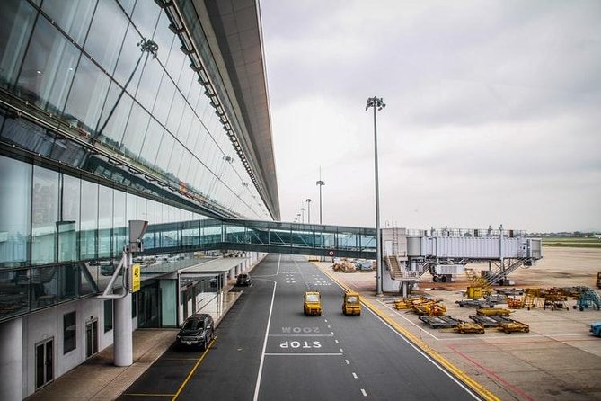 Shared Departure Transfer: Osaka City to Osaka Itami Airport - Should You Book This Tour for Your Osaka Departure?