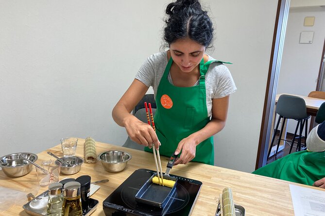 Sushi Class in Osaka Dotonbori - Nigiri: building the rice to topping ratio