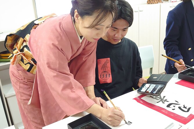 Traditional Calligraphy Experience near Dotonbori - What it feels like to learn with a small group