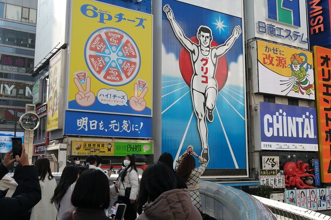 Walking Tour of Osaka's 5 Must-See Sights, with Ramen for Lunch - Pacing, photo help, and practical tips for a smoother day